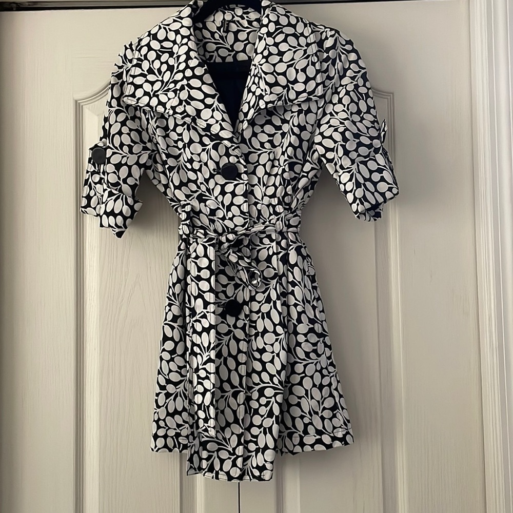 𝅺AMBITION shortsleeved jacket size PS, black and white, new.